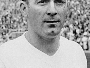 Supporting image for story: Ex-Wolves keeper Finlayson recalls duel with Real great Di Stefano