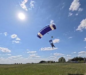 Alyson approaching the ground.