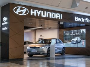 Supporting image for story: Hyundai launches its first ‘Electrified’ store in the UK