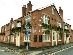 Supporting image for story: Shock after sudden closure of Wolverhampton's Newhampton Inn