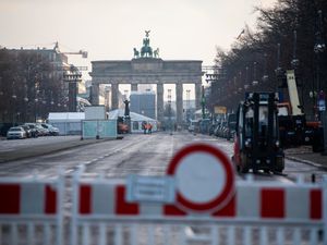 Supporting image for story: Germany set for longer lockdown after recording more than 1,000 deaths in a day