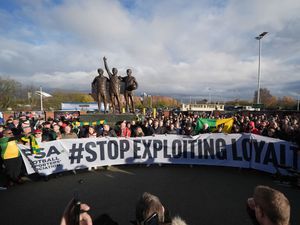 Supporting image for story: Manchester United owners under fire as fans vent anger at ticket price rises