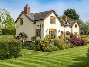 Supporting image for story: Stunning country pad outside Bridgnorth goes on the market for £1.1 million