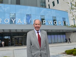 Supporting image for story: Surgeon who led UK’s first successful heart transplant operation dies aged 93