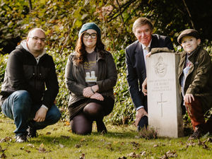 Supporting image for story: War graves cleaner and campaigner meets with MP to get future support