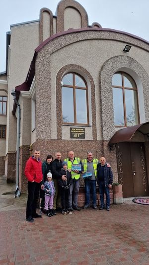 Gary and Dave visited a church where they aided refugees, forced to sleep on the floor