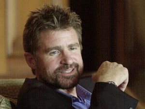 Supporting image for story: Stars pay tribute to actor Treat Williams after death in motorcycle accident