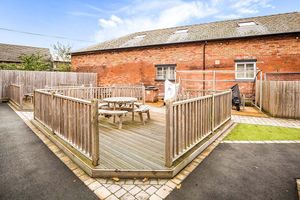 A flat for under £100,000 has come on the market in Oswestry town centre. Pictures: Zoopla