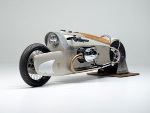 Supporting image for story: BMW’s custom R18 celebrates 100 years of Motorrad