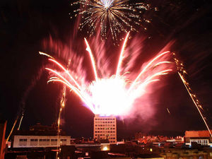 Supporting image for story: Poll: Should firefighters be allowed to strike around bonfire night?