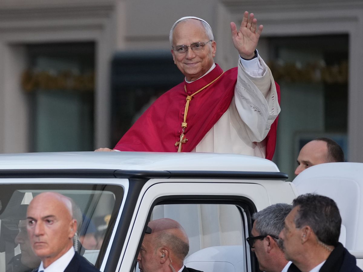 Pope steps into Christmas with prayer for peace at Spanish Steps