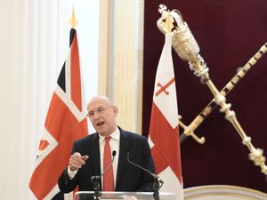 Supporting image for story: Cost to send UK peace troops to Ukraine would be well over £100 million – Healey