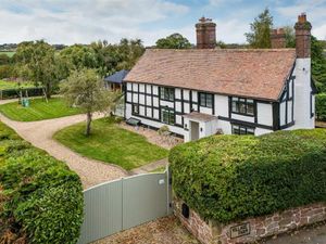 Supporting image for story: Luxurious Grade II listed former Shifnal farmhouse up for sale - with bread oven & beautiful features