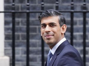 Supporting image for story: Sunak resists pressure to negotiate with nurses on pay to avert strikes