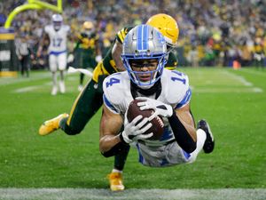 Supporting image for story: Detroit Lions maintain flying start with win over Green Bay Packers