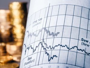 Supporting image for story: UK stock markets tumble as investors ‘spooked’ by US banking issues