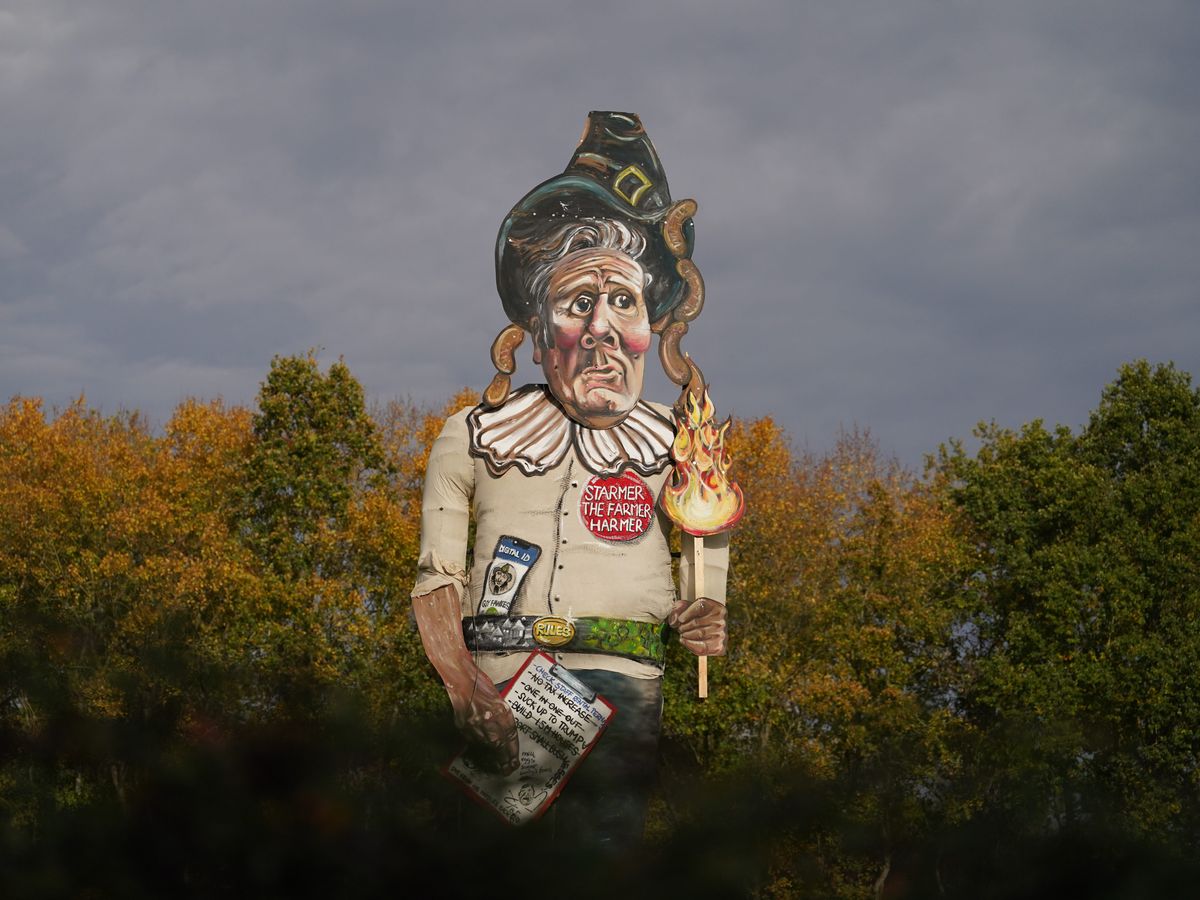 11-metre effigy of Keir Starmer unveiled for bonfire celebrations