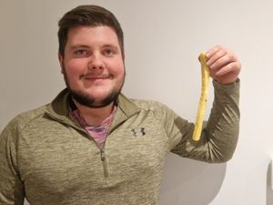 Supporting image for story: Dudley bricklayer finds one of the world's longest chips – a 9in whopper