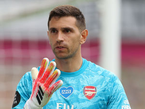 Supporting image for story: Aston Villa edging closer to £20million Emiliano Martinez capture