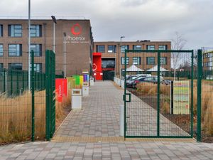 Supporting image for story: West Bromwich school lockdown: Pupils praised for 'exceptional' behaviour as 'group of youths' tried to enter