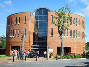 Supporting image for story: Guide aids challenge of choosing university