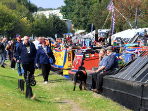Supporting image for story: Watch: More than 2,000 join in fun at Tipton canal festival despite second day being cancelled 