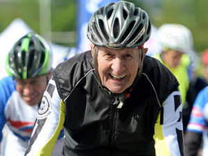 Supporting image for story: Hundreds turnout for charity cycling challenge