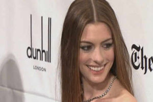 Supporting image for story: Anne Hathaway and James Franco to host Oscars 2011