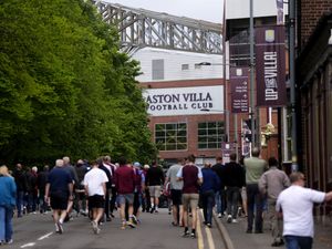 Supporting image for story: Fans will be delighted as Premier League clubs agree to extend key £30 cap for two more years