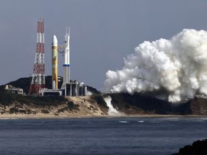 Supporting image for story: Japan aborts launch of flagship rocket carrying experimental defence sensor