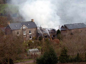 Supporting image for story: Kitchen fire destroys house