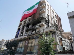 Supporting image for story: Trump says US and Iranian officials will talk next week as ceasefire holds