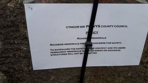 The fake sign left at the scene