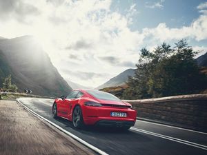 Supporting image for story: The 8 best lightweight sports cars on sale today