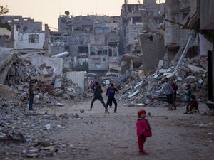 Supporting image for story: Yemen Houthi rebels fire missile at central Israel