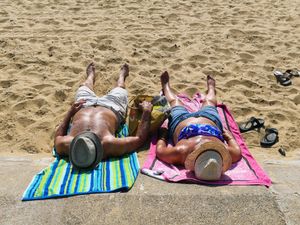 Supporting image for story: Temperatures set to hit 30C in September heat