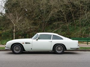 Supporting image for story: The best cars for a romantic getaway