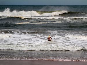 Supporting image for story: India evacuates hundreds of thousands of people as it braces for tropical storm