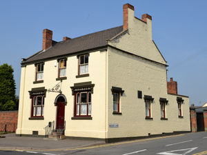 Supporting image for story: Further extension and wrought-iron gates planned for historic Dudley pub and brewery