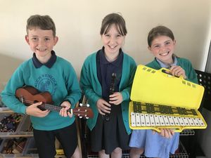Supporting image for story: £1,000 donation right on key for Much Wenlock school 