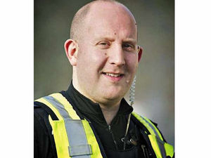 Supporting image for story: Shoppers help Pc tackle Kingswinford theft suspect