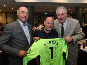 Supporting image for story: Bruce Grobbelaar surprises his old Wolves pal Phil Parkes