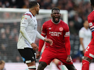 Supporting image for story: Shrewsbury boss Paul Hurst wants his players to share the load