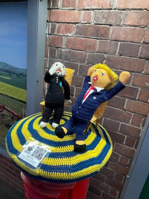 Abi Smith has created a postbox topper memorialising the firey Oval Office exchange between Donald Trump and Volodymyr Zelensky