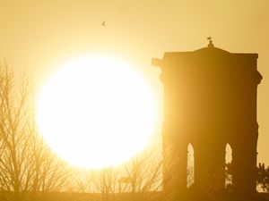 Supporting image for story: Heatwave set to hit parts of UK this weekend as temperatures climb
