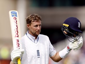 Supporting image for story: Joe Root and Harry Brook put England in strong position