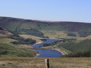 Supporting image for story: Underwater search for man who went into reservoir continues for second day