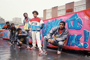 Wolverhampton BBoys in front of Goldie's artwork in 1985