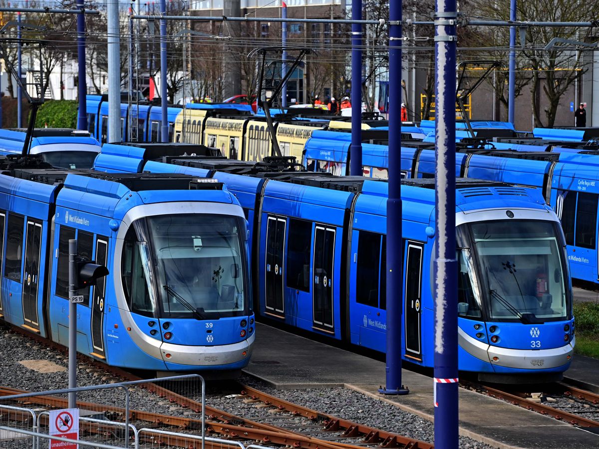 Metro passengers left facing disruption in Wolverhampton after issues with overhead lines