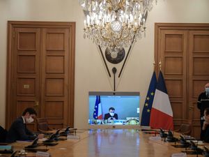 Supporting image for story: Emmanuel Macron no longer has Covid-19 symptoms after week in isolation